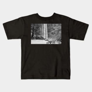 Couple at Toccoa Falls in black and White Kids T-Shirt